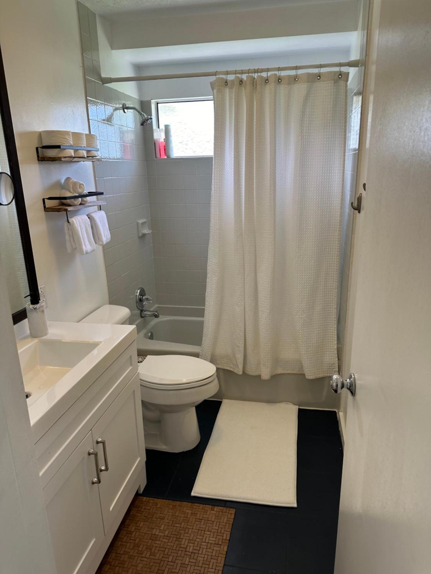 Location, And Recently Renovated Appartement